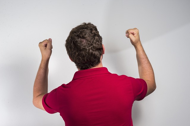 哈登生涯3次单场10+三分，与拉文和JR并列历史第四位