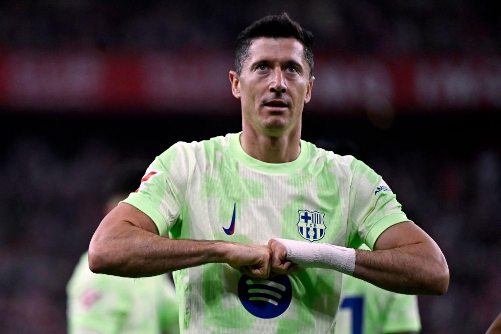 记者：拜仁考虑通过引进巴莱巴以顶替去向未明的格雷茨卡