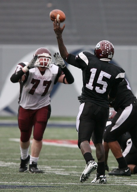 养老？不存在！40岁永动机累瘫了：触球101次 连续10轮狂奔90分钟