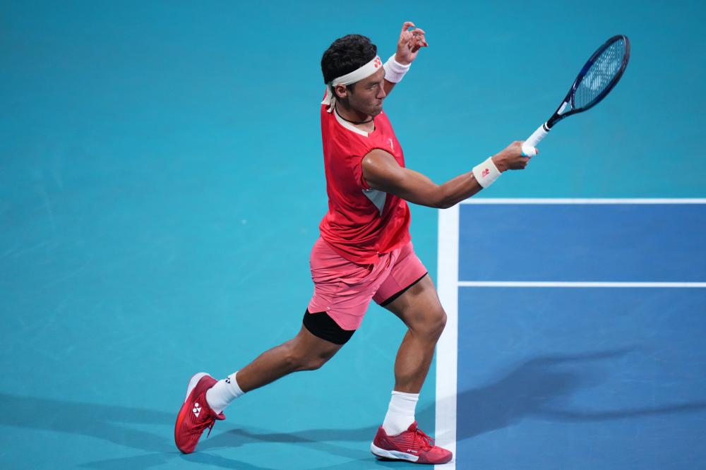 每体列足坛十大奇葩条款：博格坎普拒坐飞机；内马尔微笑条款